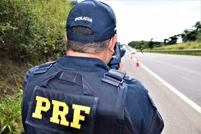 Em apenas 48 horas da Operação Carnaval, PRF flagrou mais de 500 motoristas dirigindo acima da velocidade nas rodovias federais da Bahia