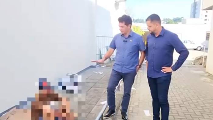 Prefeito de Criciúma grava vídeo abordando morador de rua e o manda capinar