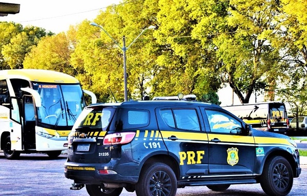 PRF prende mulher com maconha e cocaína escondidos em bagagem dentro de ônibus que seguia para Andorinha (BA) — Blog Edenevaldo Alves