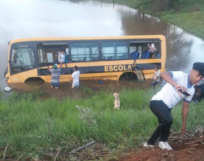 André Maio pede que o MPPE investigue causa do acidente com ônibus escolar em Serra Talhada