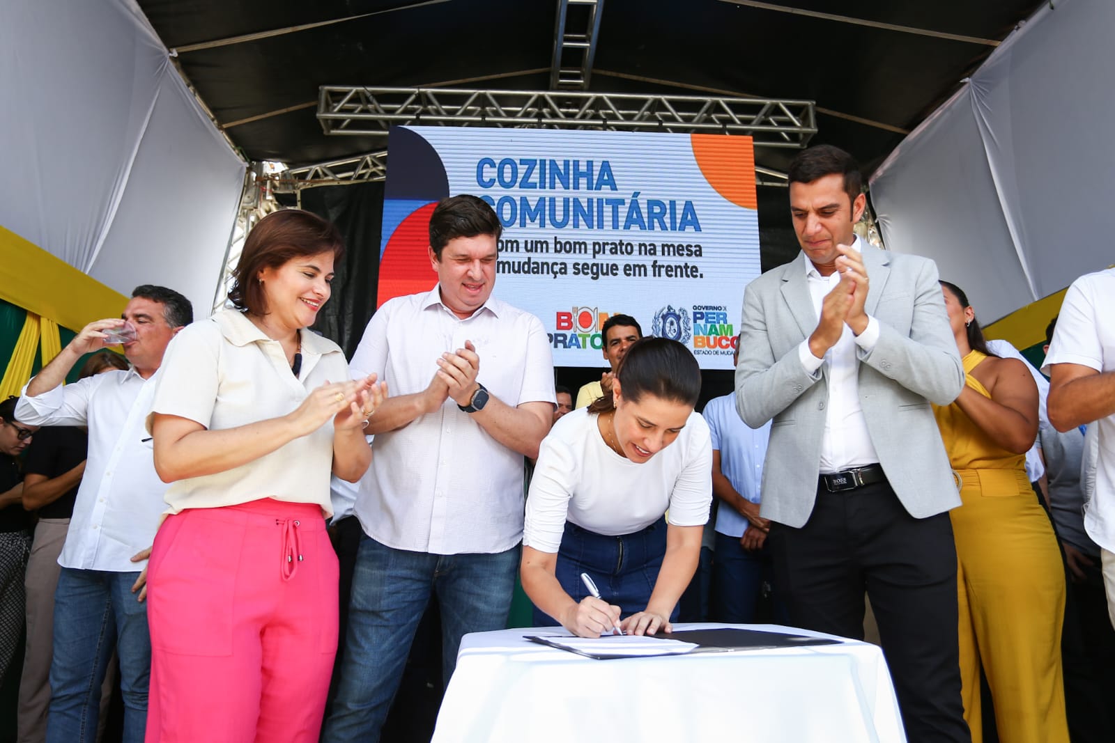 Governo de Pernambuco vai investir R$ 27 milhões para recuperar estrada no Agreste