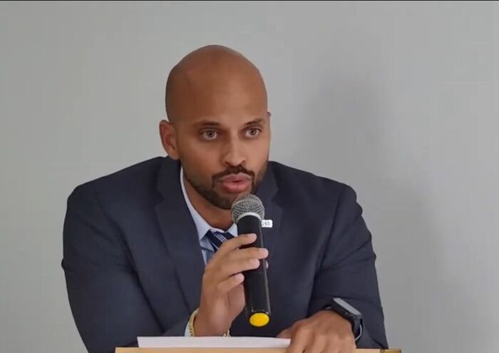 Eduardo Bacellar cobra manutenção das vias urbanas de Sento Sé