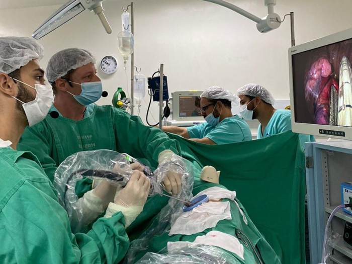 Hospital Universitário realiza primeira transmissão ao vivo de cirurgia