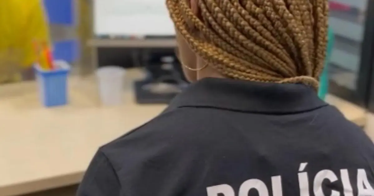 Jornalista é autuada por injúria racial contra PM durante festa em Salvador