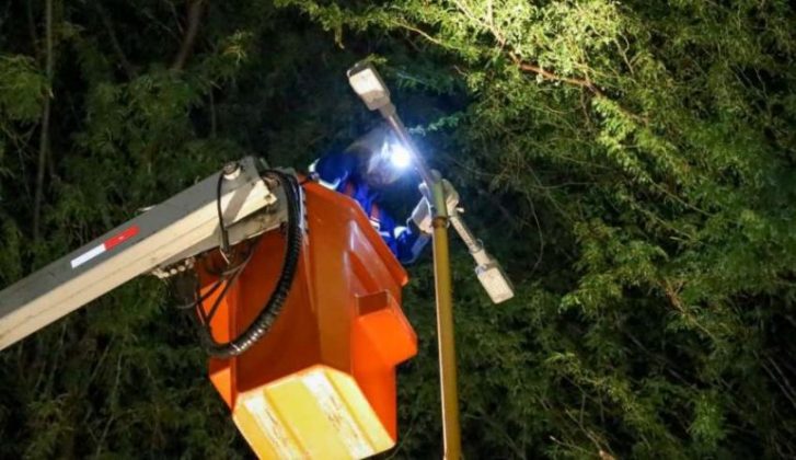 População é orientada sobre como solicitar a troca de lâmpadas queimadas em Petrolina (PE)