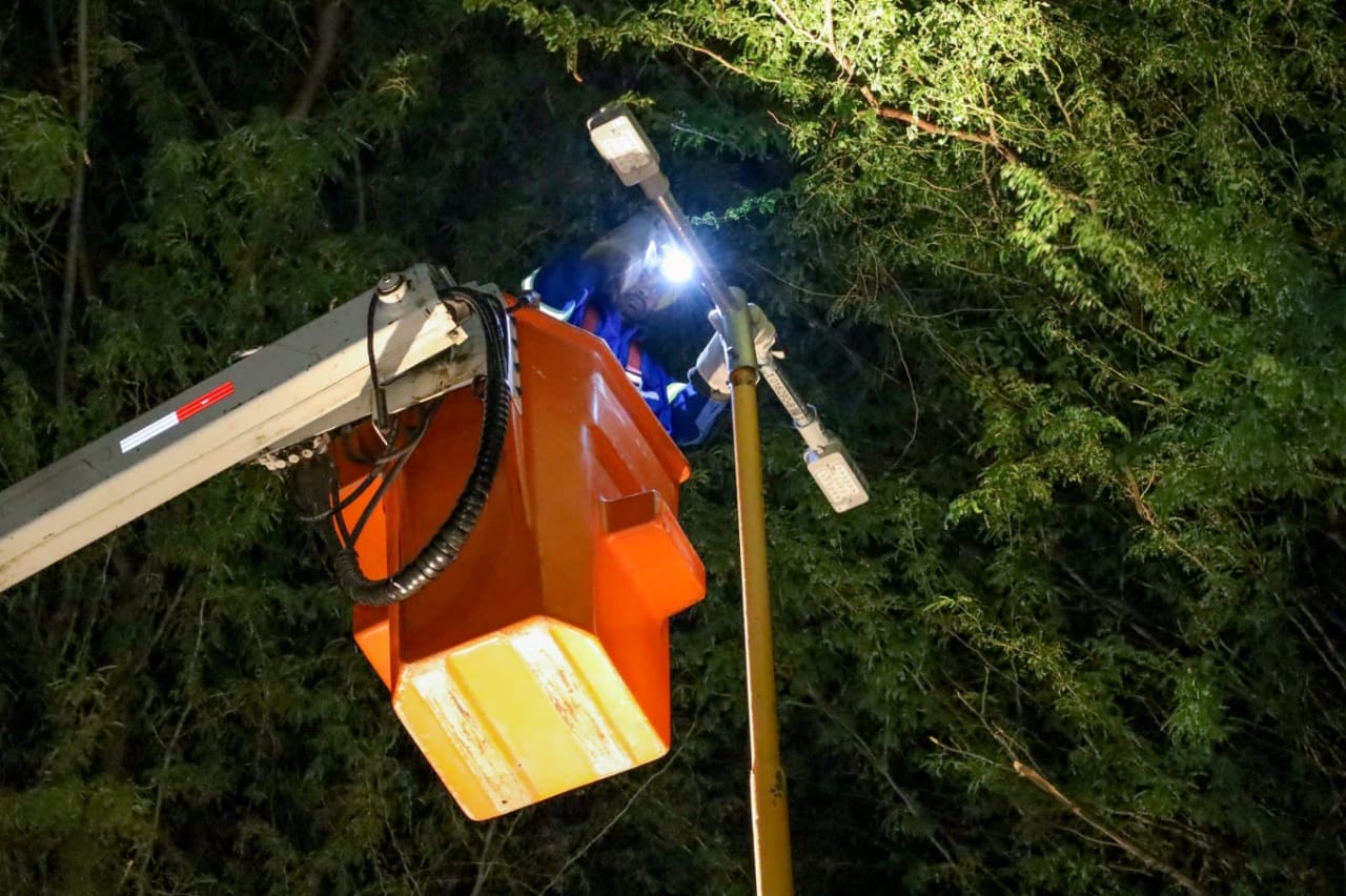 População é orientada sobre como solicitar a troca de lâmpadas queimadas em Petrolina (PE) — Blog Edenevaldo Alves