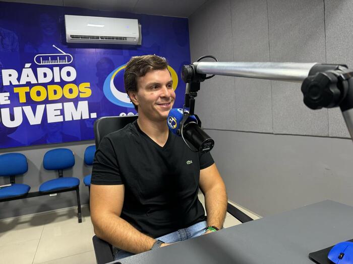 Miguel Coelho analisa cenário politico e volta a alfinetar Compesa