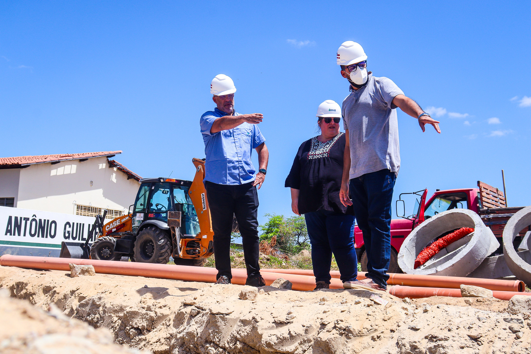Após anos de transtornos, gestão Suzana Ramos leva saneamento básico para bairro Antônio Guilhermino