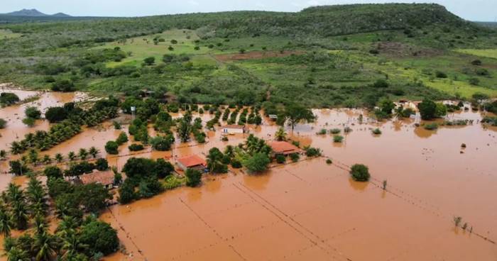 Zona Rural de Paulo Afonso alaga após grande volume de chuva