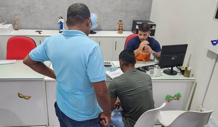 Procon Juazeiro realiza fiscalização em agências de turismo e orienta consumidores