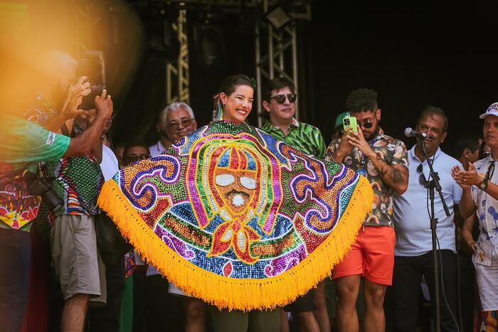 Raquel Lyra participa de cortejo em Nazaré da Mata