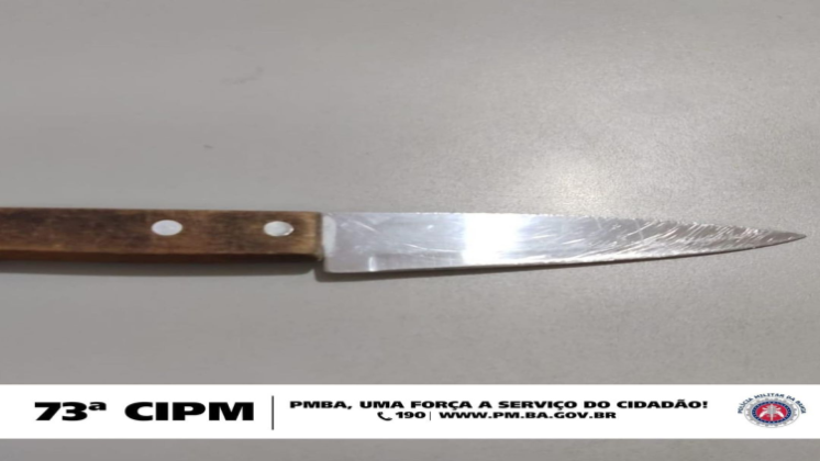 Polícia Militar apreende arma branca na Praça da Bandeira, em Juazeiro