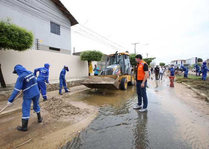 Simão Durando vistoria pontos afetados pelas chuvas em Petrolina