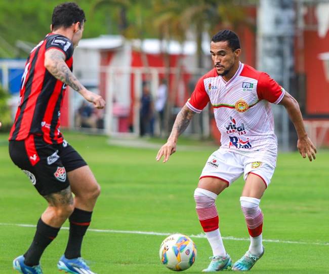 Juazeirense e Vitória se enfrentam no Estádio Adauto Moraes