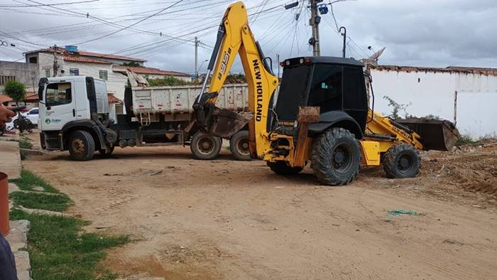 Prefeitura de Juazeiro inicia retirada de resíduos no Alto do Alencar