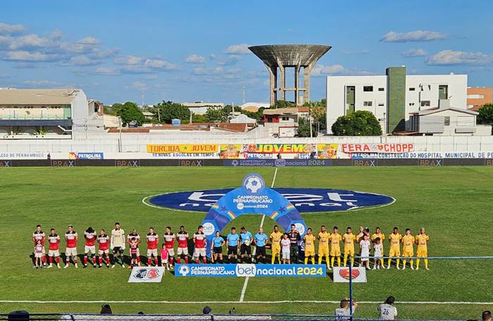 Petrolina enfrenta Santa Cruz nesta tarde no estádio Paulo Coelho