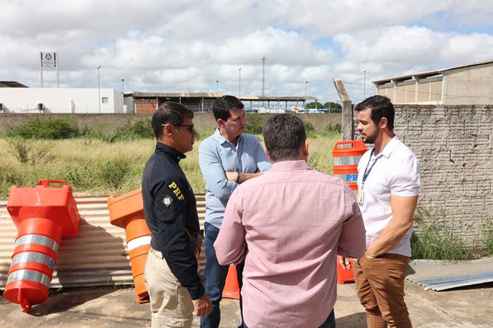 Prefeitura de Petrolina e PRF se unem para conter a presença de animais soltos nas vias