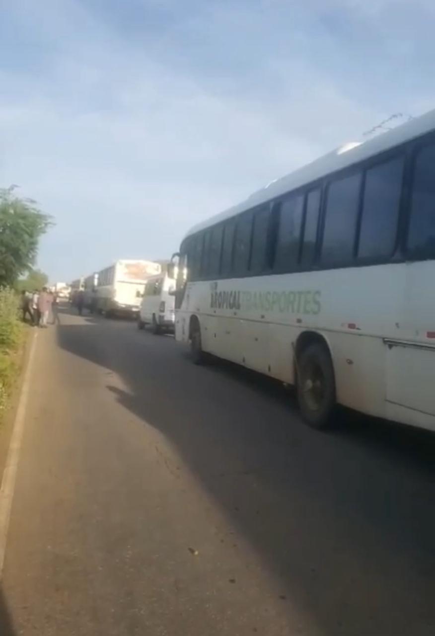 Protesto no N4: Moradores exigem reconstrução da BR 235