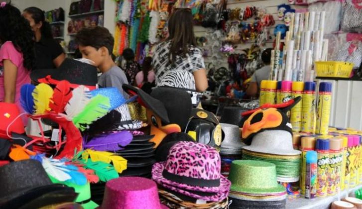 Abertura do comércio durante o Carnaval oficial de Petrolina (PE) ficará a critério do lojista