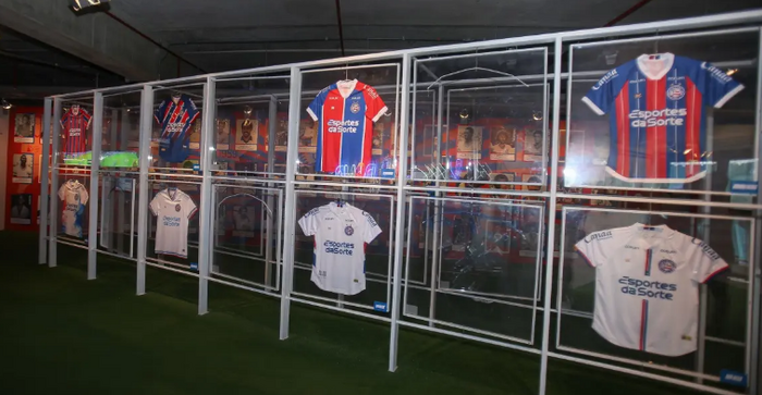 Bahia remove imagem de Daniel Alves da galeria de ídolos