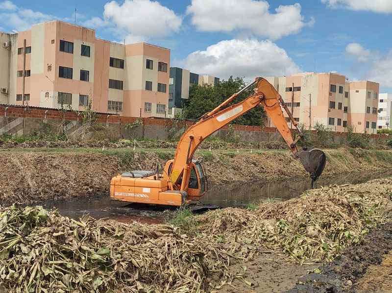 Juazeiro intensifica limpeza do Canal do Macarrão para prevenir alagamentos