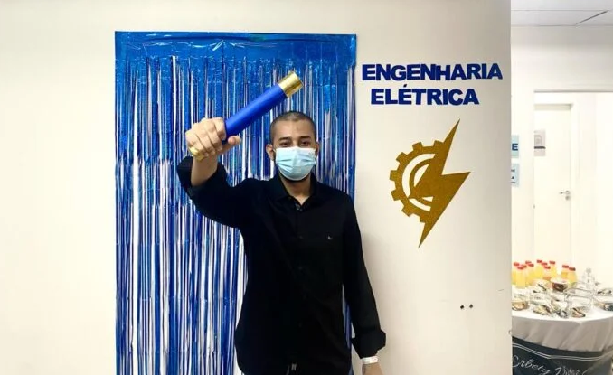 Jovem que está internado no Hospital Regional de Juazeiro (BA) cola grau em Engenharia Elétrica — Blog Edenevaldo Alves