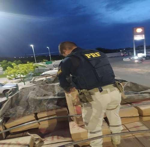 PRF prende contrabandista e apreende 430.000 maços de cigarros em Paulo Afonso (BA)