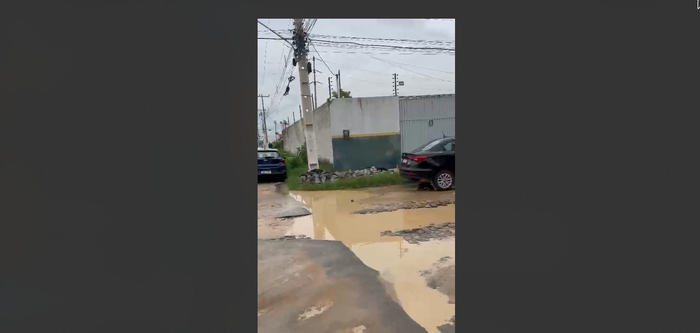 Petrolinense reclama de buracos a céu aberto deixados pela Compesa
