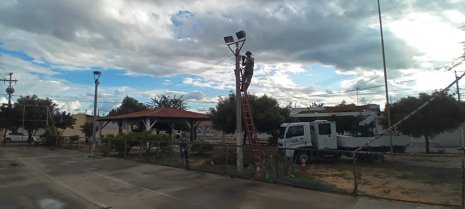 Prefeitura de Juazeiro intensifica atuação das equipes do Disk Luz após chuvas em Juazeiro