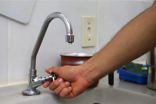 Moradores sofrem com falta de água no bairro Vila Eulália; Compesa responde — Blog Edenevaldo Alves