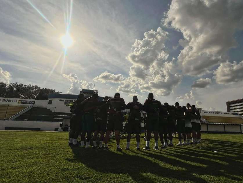 Petrolina enfrenta o Cascavel em disputa na Copa do Brasil