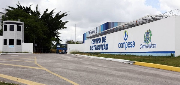 Polícia prende funcionários de terceirizada que furtavam materiais da Compesa no Recife (PE)