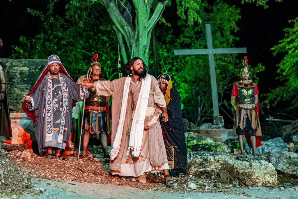 Emoção e fé marcam a apresentação da Via Sacra em Itamotinga — Blog Edenevaldo Alves