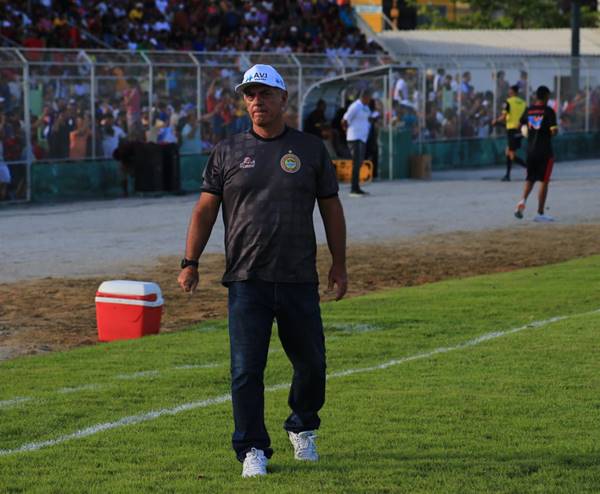 Carlos Rabello não é mais técnico do Cancão de Fogo