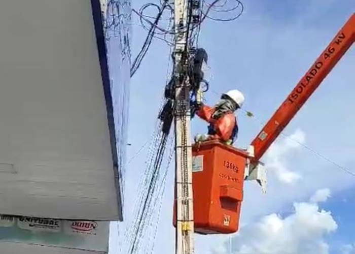 Interrupção de serviços de internet prejudica moradores e donos de comércio em Petrolina