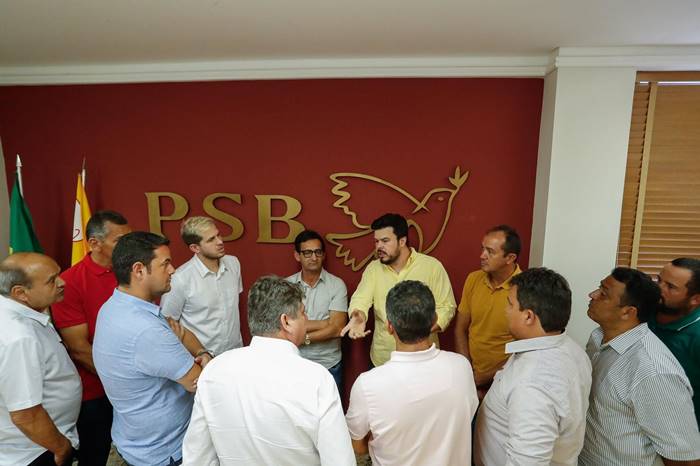 Deputado Fernando Filho forma alianças e prestigia filiações ao PSB