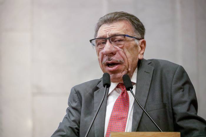 José Patriota enaltece Prefeitura de Carnaíba por desempenho na alfabetização