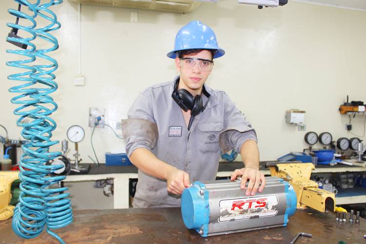 Criado há 13 anos, Programa Jovem Aprendiz da Agrovale chega a 237 contratados