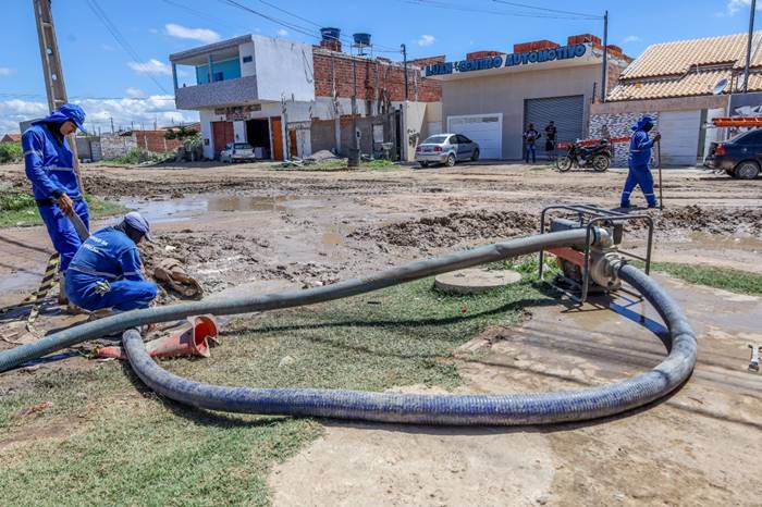 Após reunião com lideranças do Dom Avelar, prefeitura inicia mutirão na Avenida dos Minérios