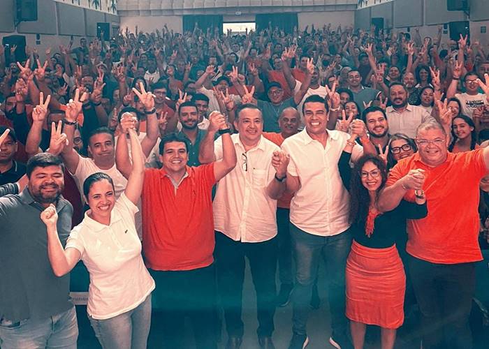 Avante declara apoio à reeleição de Rodrigo Pinheiro em evento prestigiado