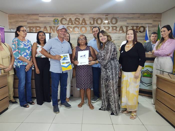 Programa ‘Regulariza Orocó’ entrega primeiros títulos de imóveis