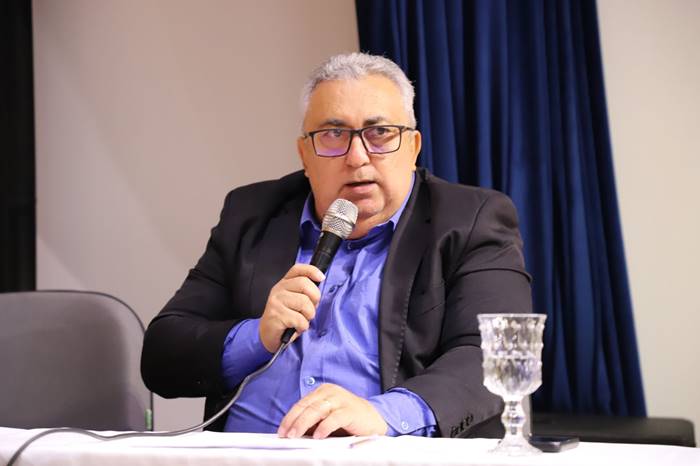 Ruy Wanderley pede a Raquel Lyra bolsas para mestrado e doutorado de educadores