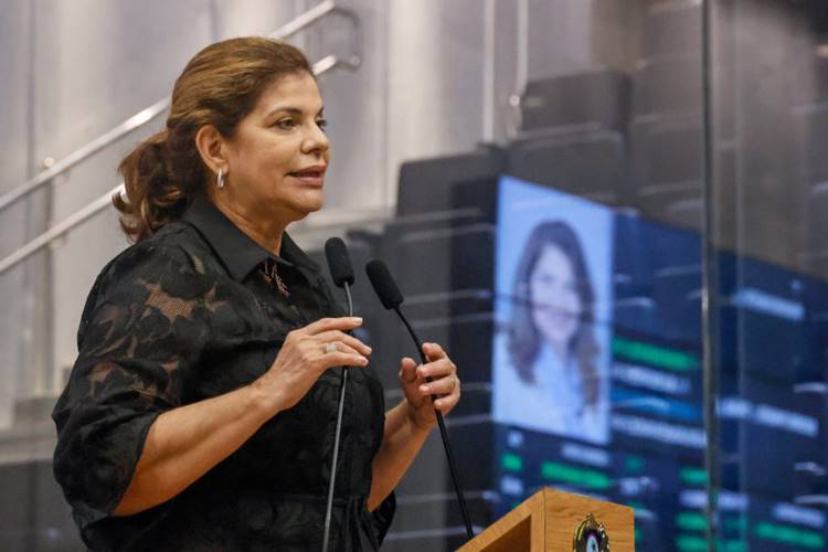 Socorro Pimentel elogia início de testes em adutora no Araripe, mas faz cobranças