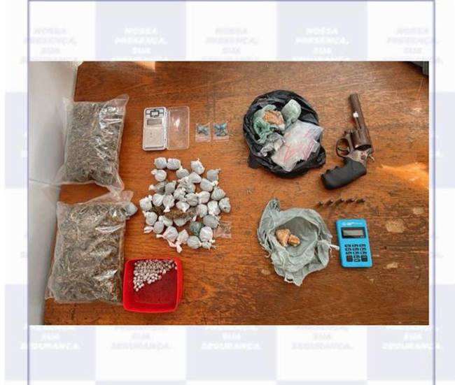 Operação no N-8 apreende armas e quantidade variada de entorpecentes