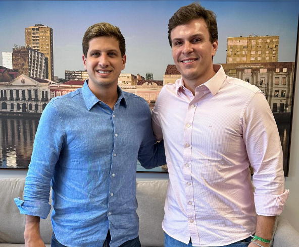 “É unindo forças que as ideias avançam”, diz Miguel Coelho ao lado do prefeito do Recife (PE), João Campos — Blog Edenevaldo Alves