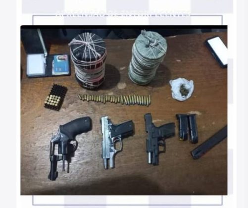 Polícia apreende armas, explosivos e prende suspeitos de atacar facção rival no São Gonçalo