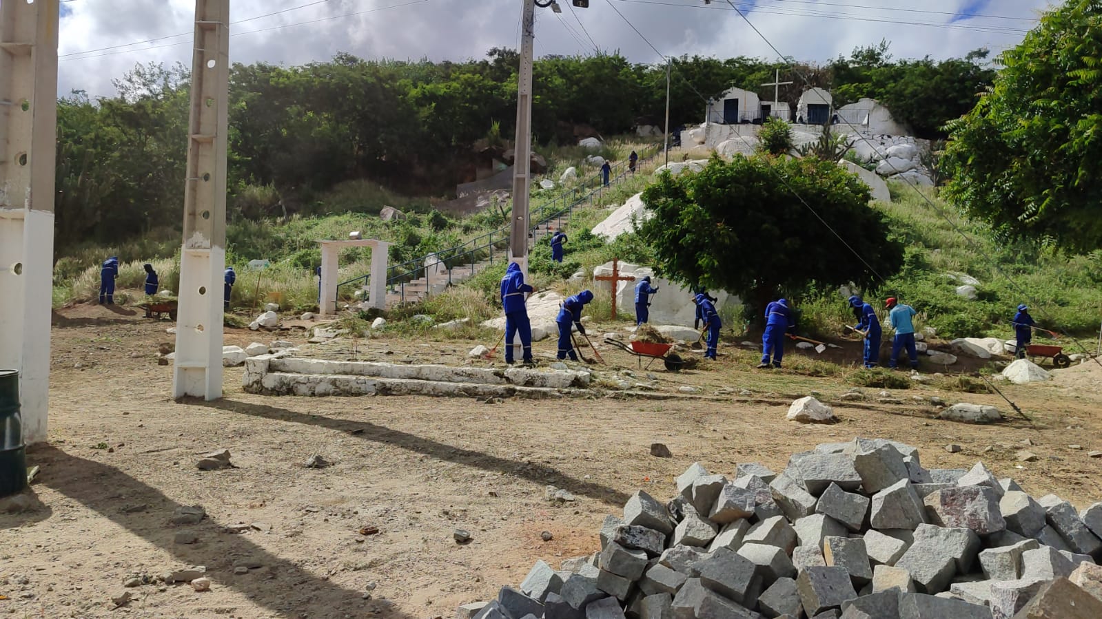 Santuário da Serra da Santa recebe mutirão de limpeza em Petrolina (PE) para visita de fiéis na Sexta-Feira da Paixão — Blog Edenevaldo Alves