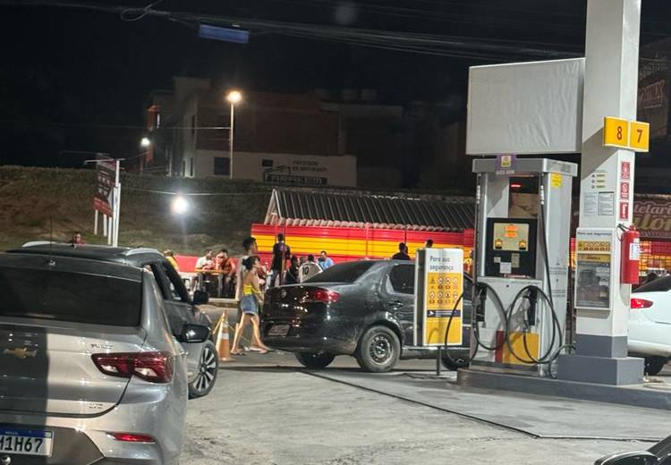 Filas nos postos de combustíveis de Juazeiro continuam até à noite
