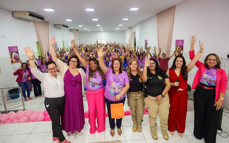 Suzana Ramos prestigia homenagem a servidoras da Educação pelo Dia da Mulher