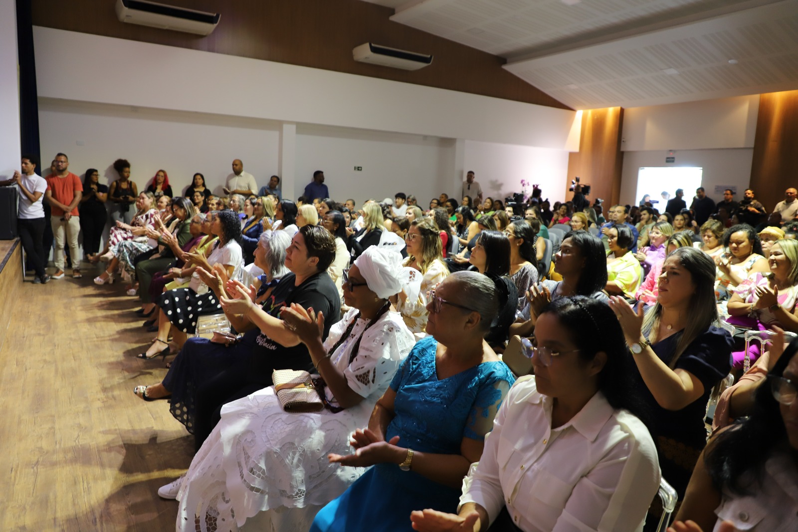 Câmara de Vereadores de Petrolina (PE) realiza sessão especial em homenagem ao Dia da Mulher — Blog Edenevaldo Alves